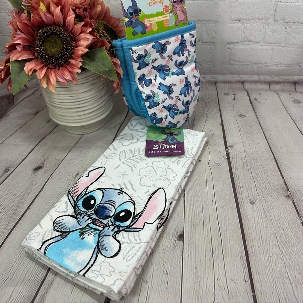 NWT Disney Stitch Blue and White Kitchen Towels and mini mitt set